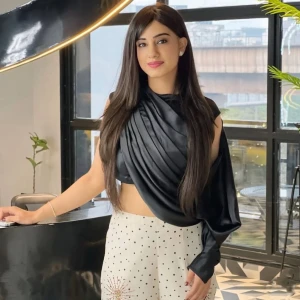 Model Pooja